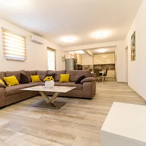 The Place Okrug Gornji Apartament